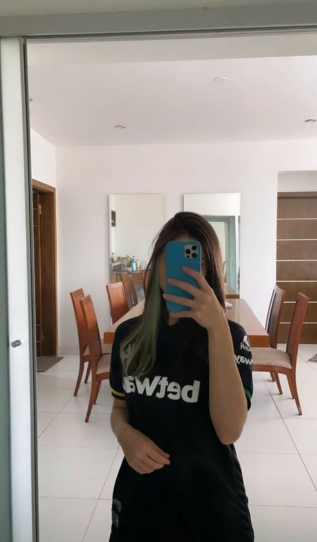 Naken läckt OnlyFans-bild av Yayahuz