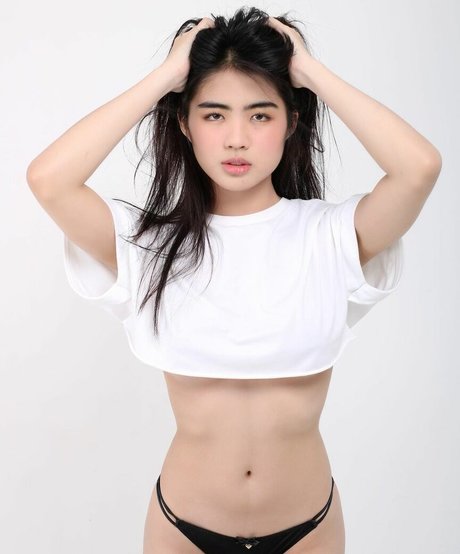 Naken läckt OnlyFans-bild av Azi Acosta