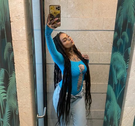 Nahá fotka uniklých OnlyFans od Zhavia