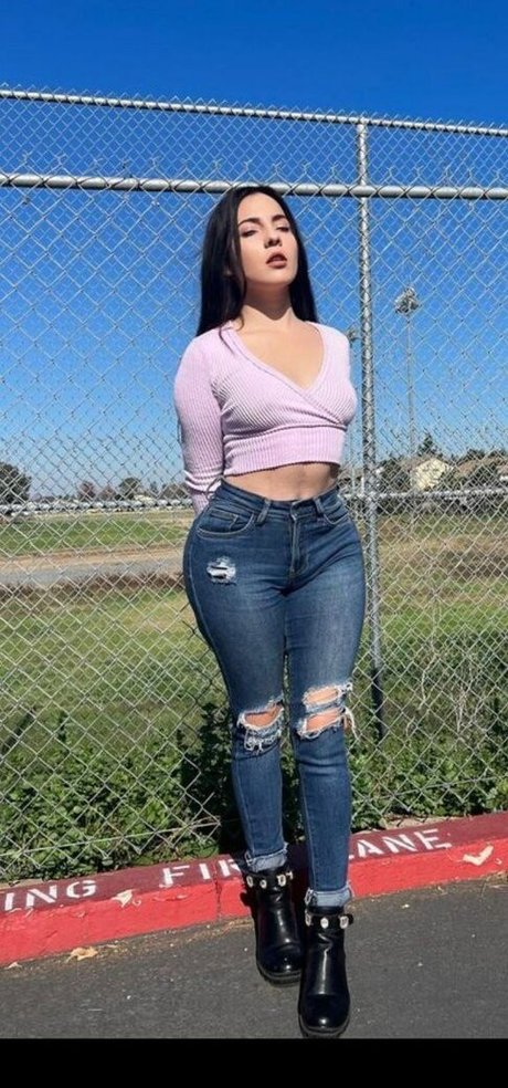 Alaston vuotanut OnlyFans-kuva Bellacuentos