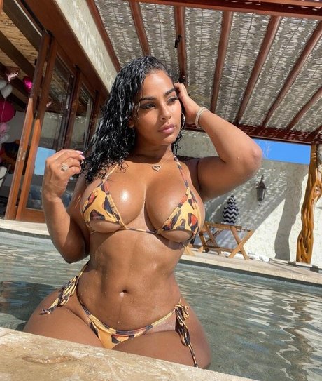 Ayisha Diaz OnlyFansリークヌード写真