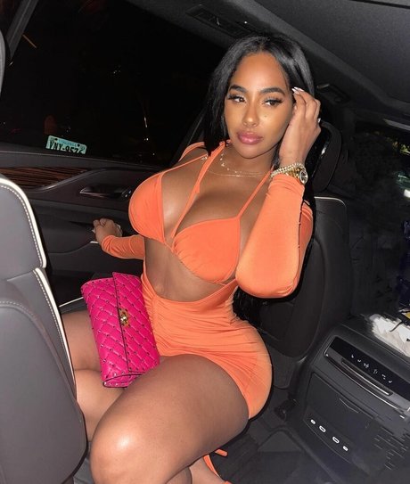 Nahá fotka uniklých OnlyFans od Ayisha Diaz