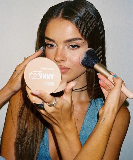 Anna Zak