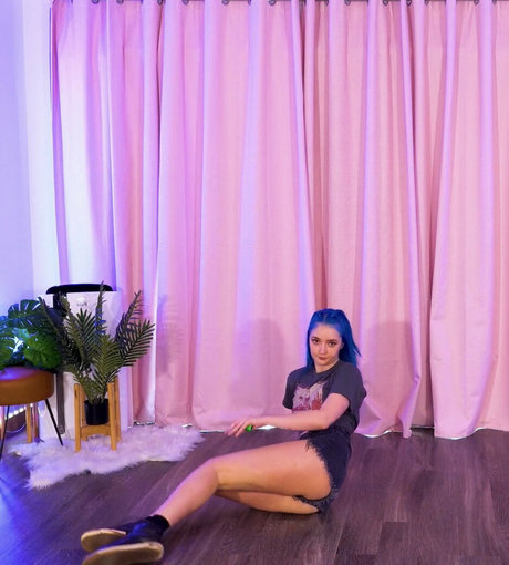 Nahá fotka uniklých OnlyFans od Littlesiha