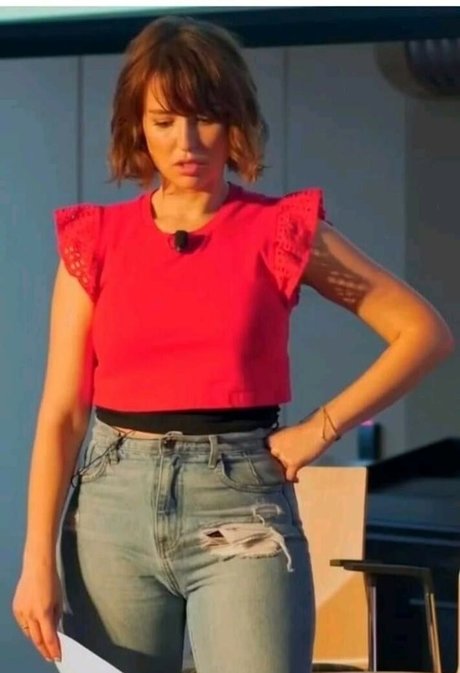 Milana Vayntrub