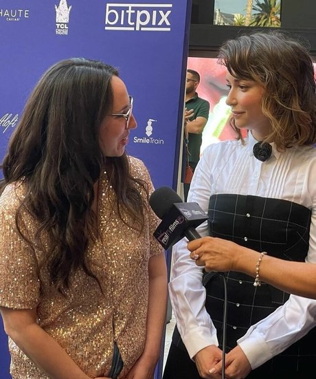 Milana Vayntrub