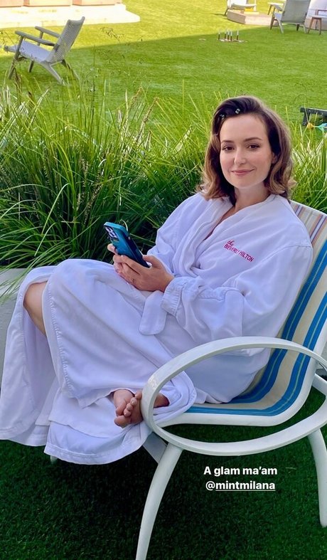 Milana Vayntrub