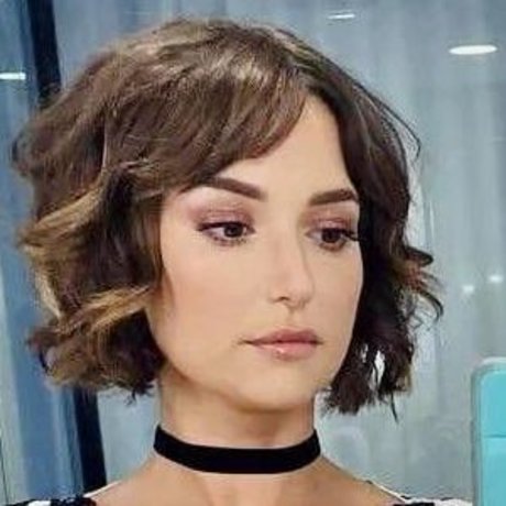 Milana Vayntrub