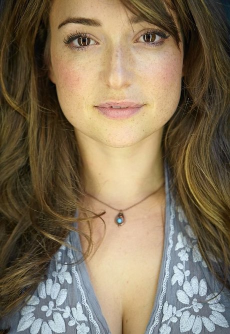 Milana Vayntrub