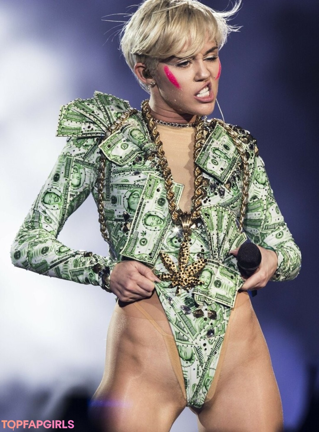 Nahá fotka uniklých OnlyFans od Miley Cyrus #1090