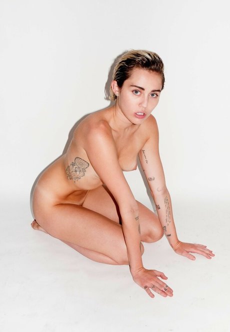 Nahá fotka uniklých OnlyFans od Miley Cyrus