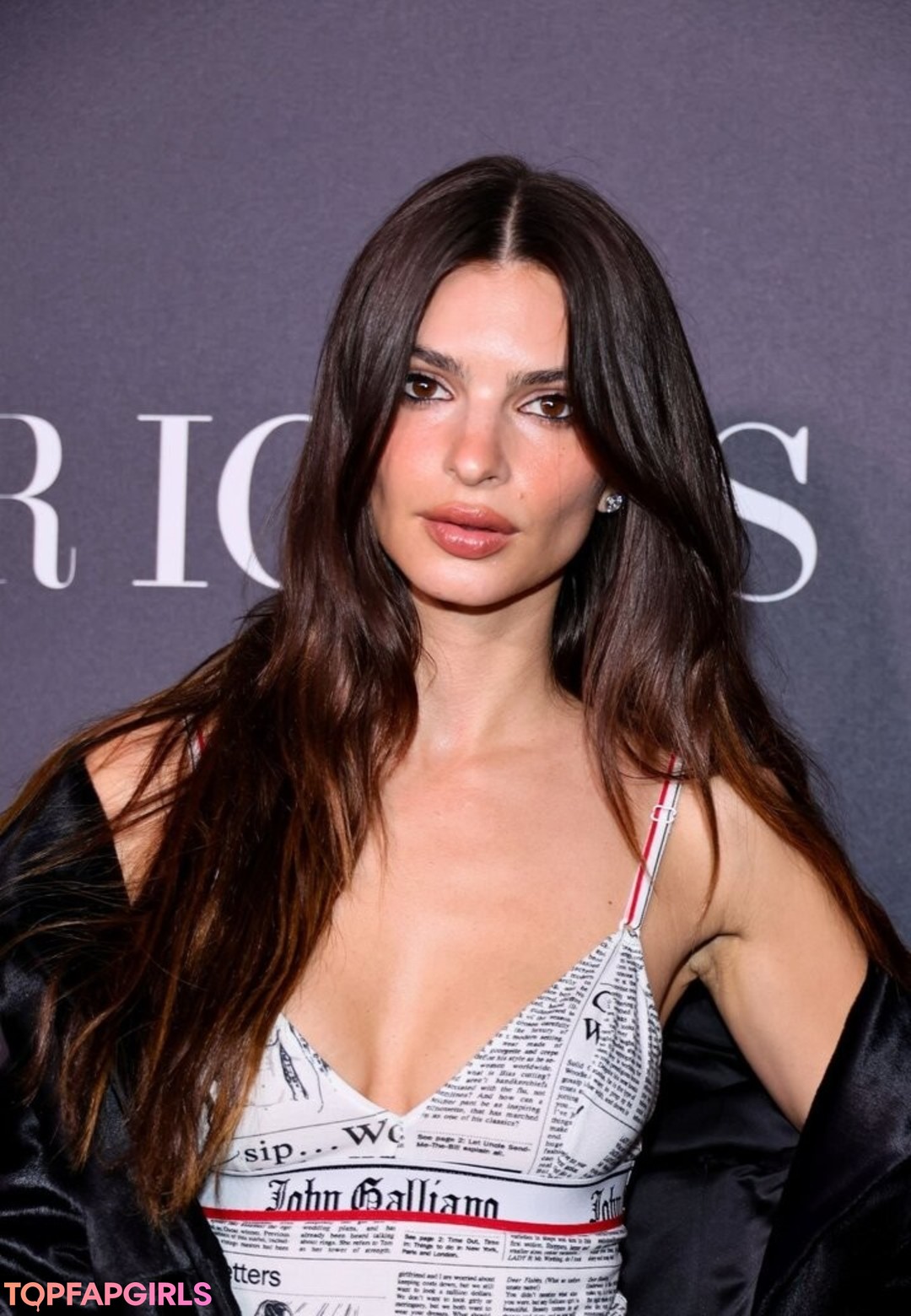 Nahá fotka uniklých OnlyFans od Emily Ratajkowski #1039