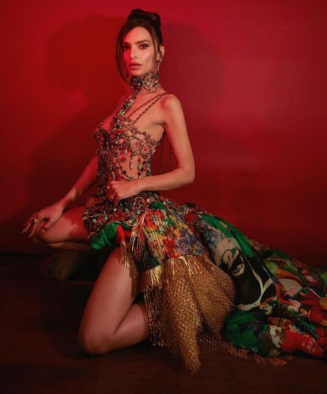 Emily Ratajkowski