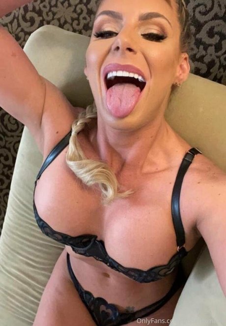 Nahá fotka uniklých OnlyFans od Phoenixmarie