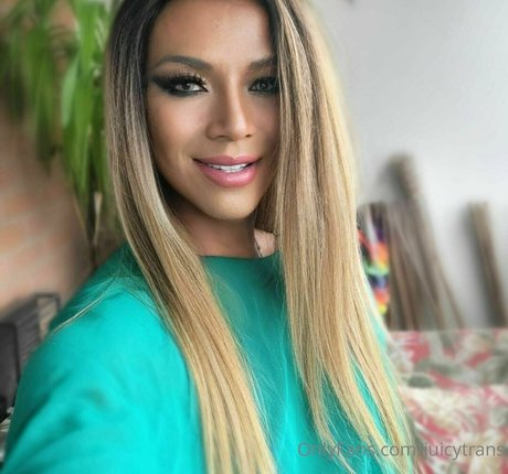 Обнаженная фотография утечки OnlyFans от Juicytrans