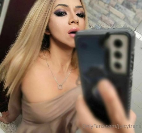 Nahá fotka uniklých OnlyFans od Juicytrans