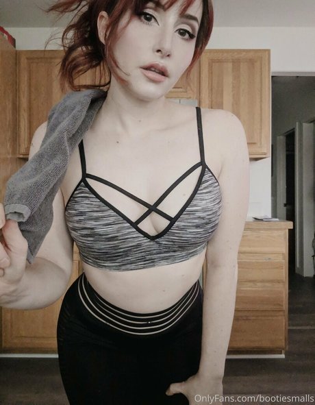 Nahá fotka uniklých OnlyFans od Bootiesmalls
