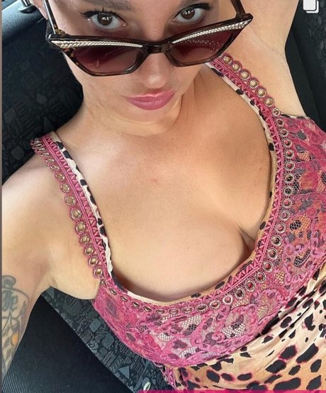 Gizzi Erskine