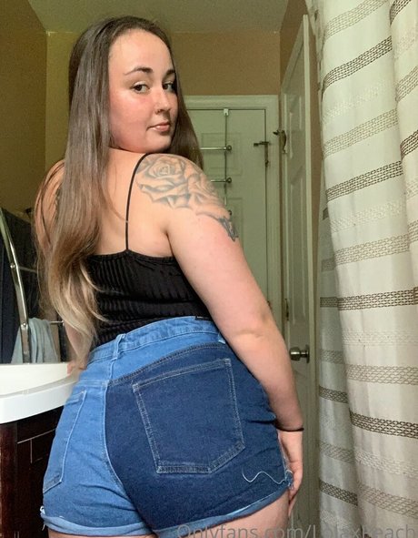 Nahá fotka uniklých OnlyFans od Lolaxpeach