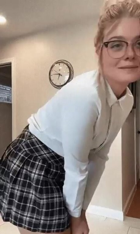 Nahá fotka uniklých OnlyFans od Elle Fanning