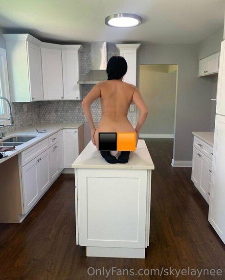 Nahá fotka uniklých OnlyFans od Skyelaynee