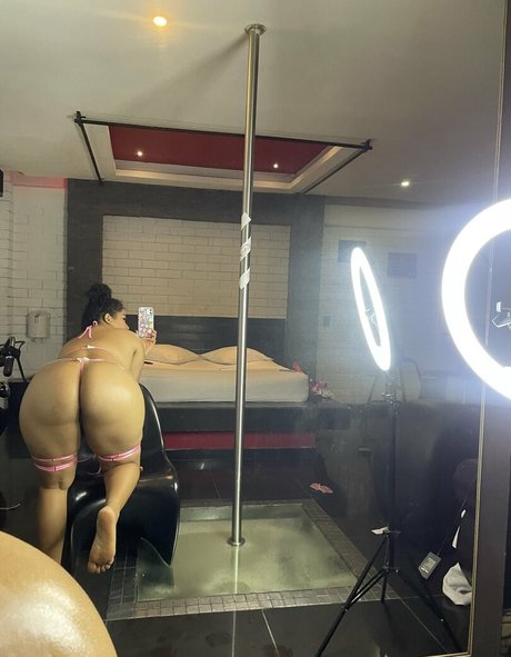 Foto di nudo di fuga di OnlyFans di Karen Cano