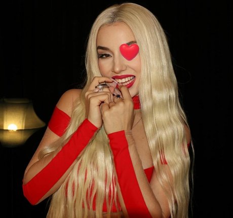 Ava Max