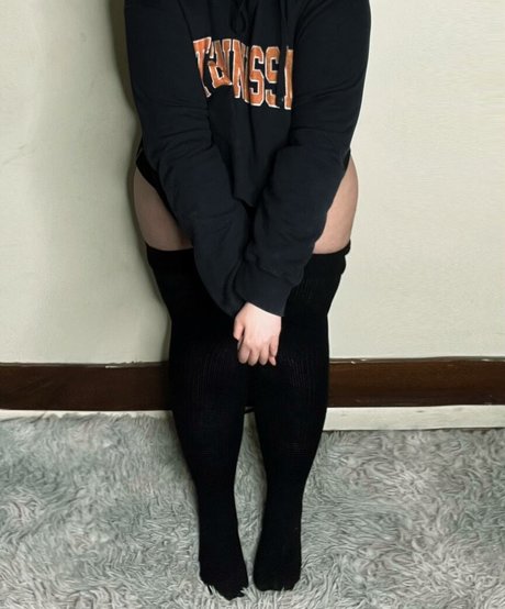 Alaston vuotanut OnlyFans-kuva Nikkie Ginger