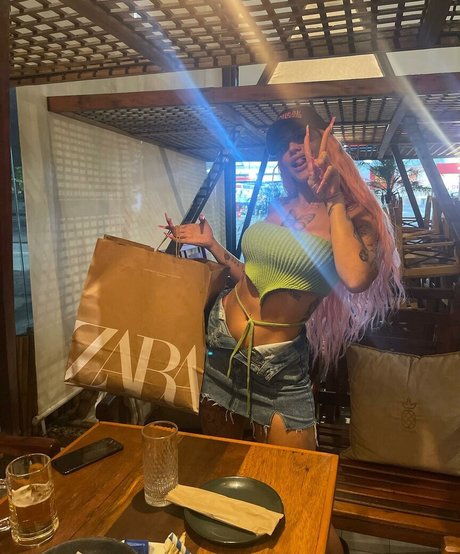 Nahá fotka uniklých OnlyFans od Azzy