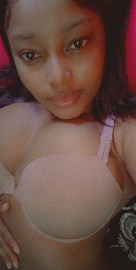 Photo nue de fuite OnlyFans de Ilovecaramel
