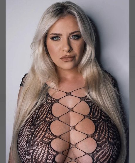 Nina Phoenix