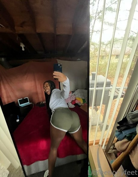 Littleebonyfeet