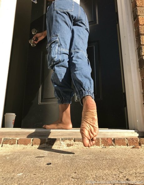 Littleebonyfeet