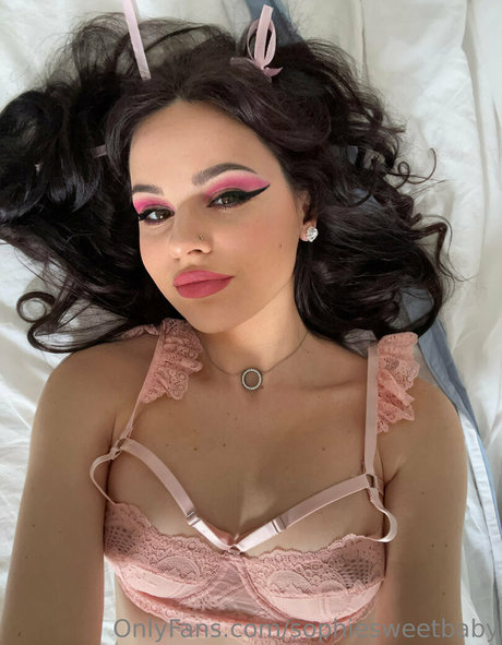 Naakte gelekte OnlyFans-foto van Sophiesweetbaby