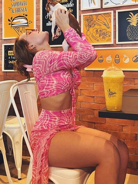 Nahá fotka uniklých OnlyFans od Larissa Manoela