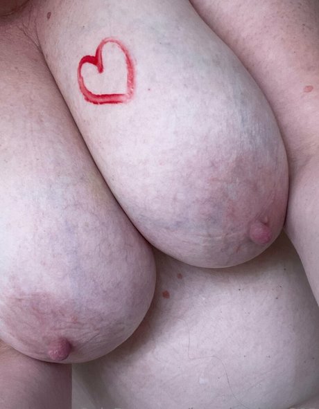 Largeboobies305