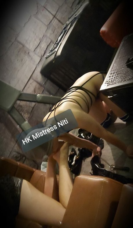 Hk Mistress Niti