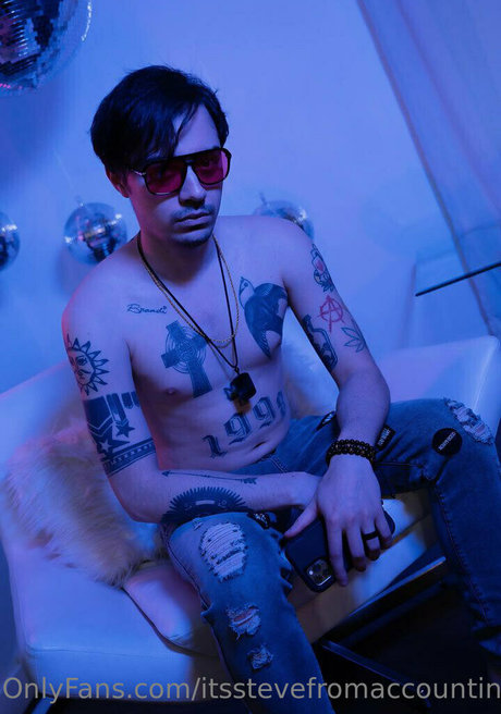 Nahá fotka uniklých OnlyFans od Itsstevefromaccounting