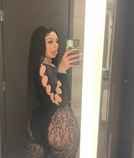 Nahá fotka uniklých OnlyFans od Lilyauroraofficial