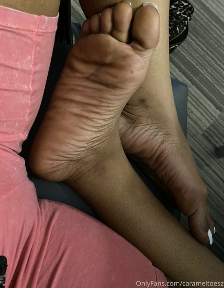 Nahá fotka uniklých OnlyFans od Carameltoesz