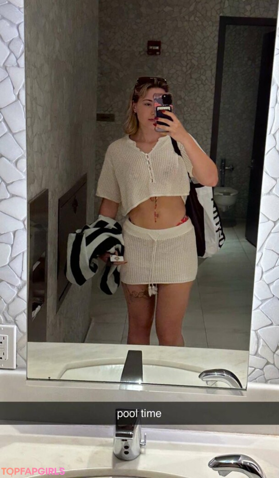 Nahá fotka uniklých OnlyFans od Pineapplebrat #1007