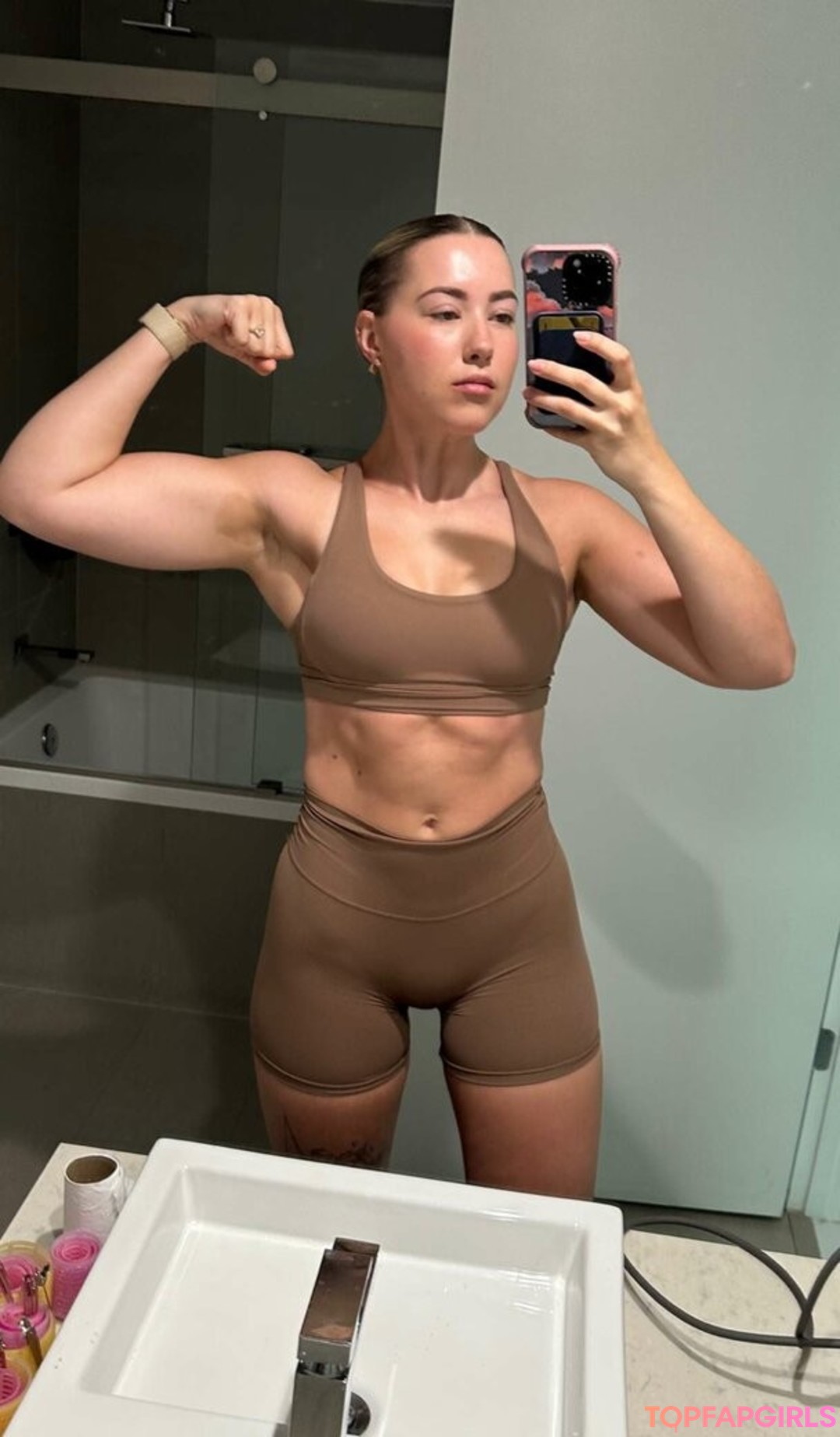 Nahá fotka uniklých OnlyFans od Pineapplebrat #1478