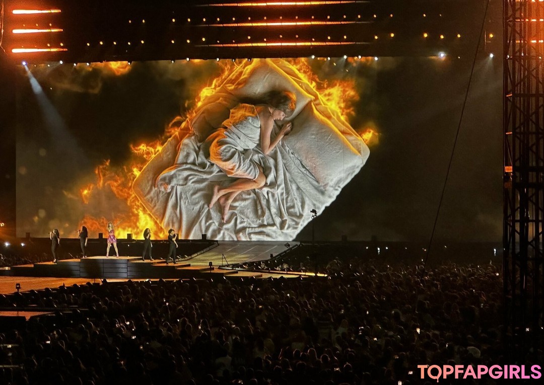 Nahá fotka uniklých OnlyFans od Taylor Swift #1126