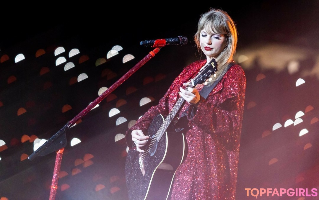 Nahá fotka uniklých OnlyFans od Taylor Swift #1394