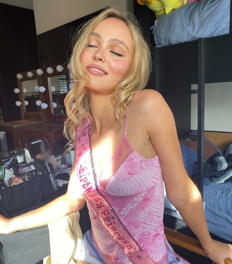 Naken lekkede OnlyFans-bilde av Lilyrose Depp