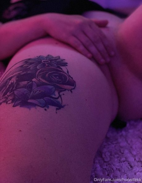 Hotwifekk