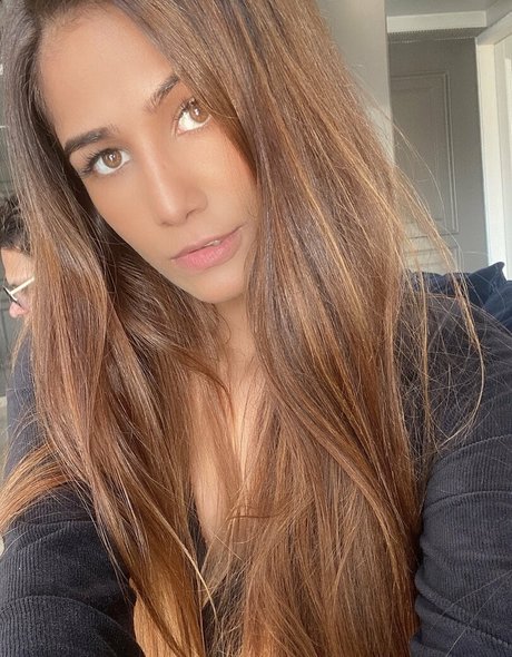 Alaston vuotanut OnlyFans-kuva Poonampandeytv