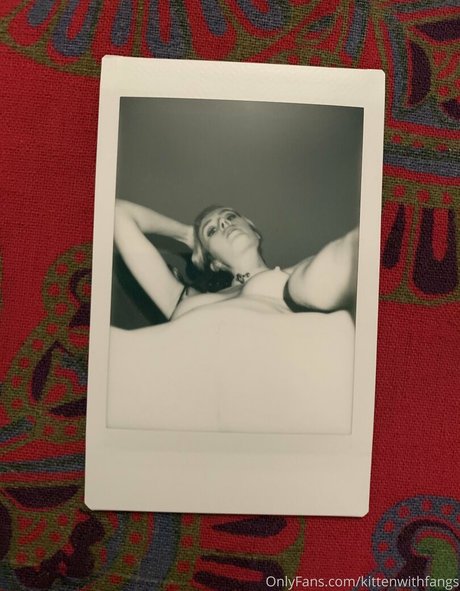 Kittenwithfangsfree