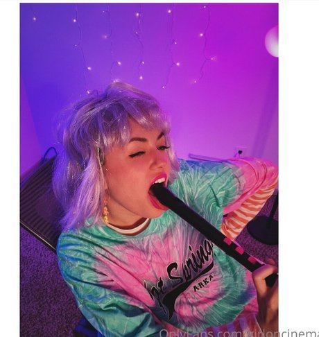 Girloncinema