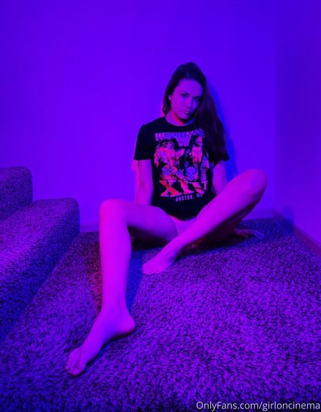 Girloncinema